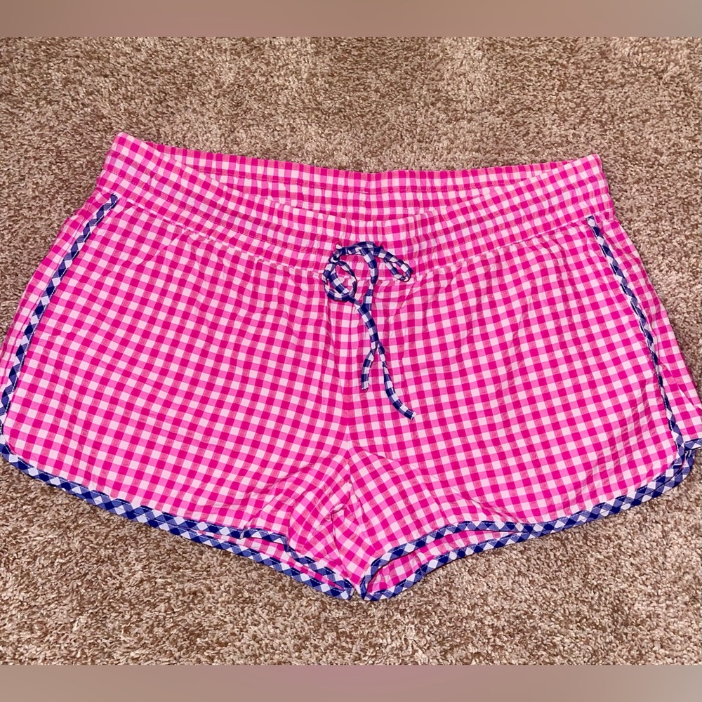 Women’s Vineyard Vines pink with blue accent gingham shorts size large EUC